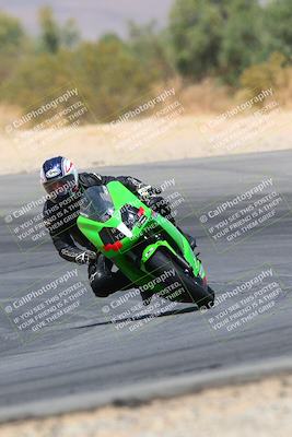 media/Apr-10-2022-SoCal Trackdays (Sun) [[f104b12566]]/Turn 10 (1pm)/